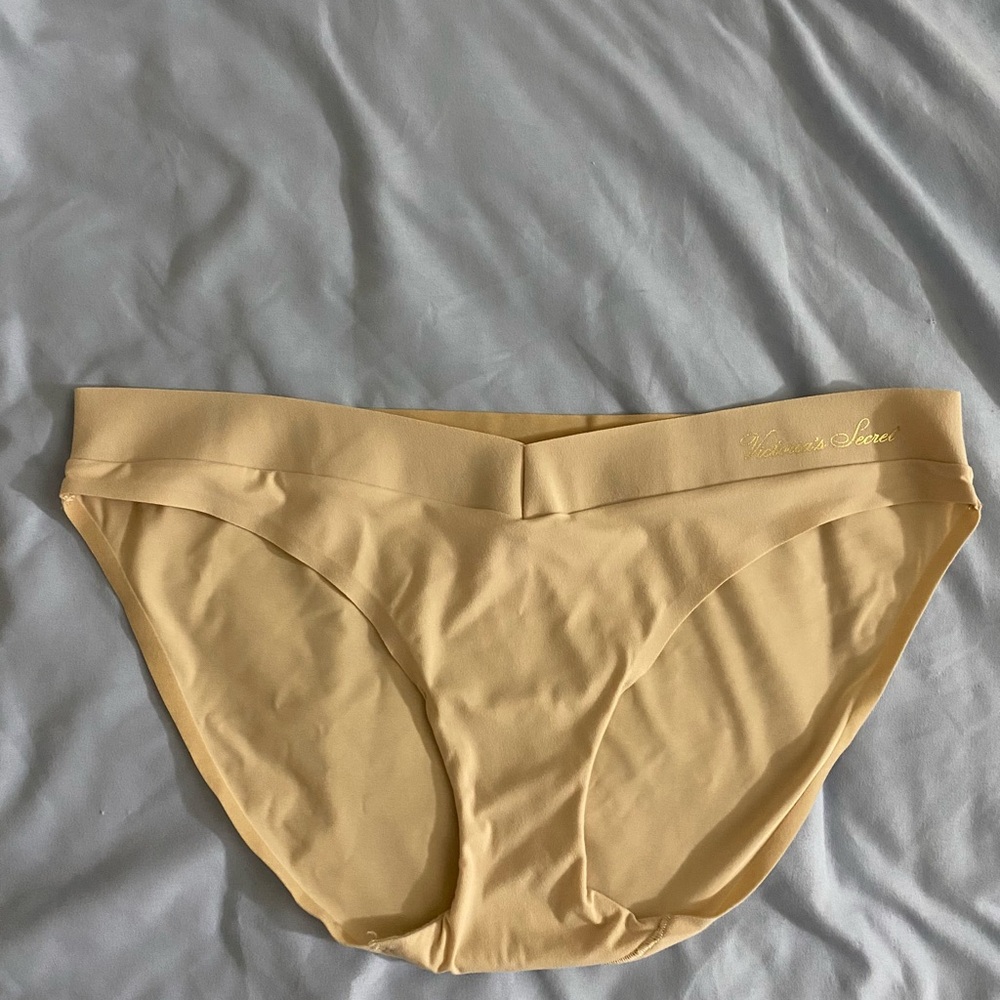 Victoria’s Secret Incredible nude/beige bikini panty Medium